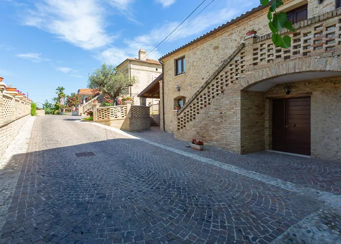 Locazione Turistica Borgo Agrituristico Il Pino - Ona201 Crecchio